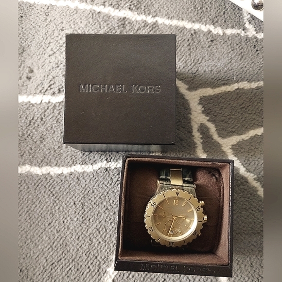 Michael Kors Chronograph MK 5597 Dylan Bronze Stopwatch - Picture 9 of 13